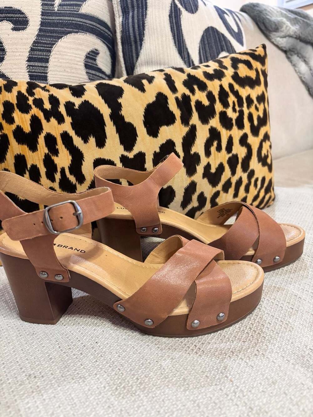Lucky Brand Haidlee Size 6.5M Tan Leather Sandals